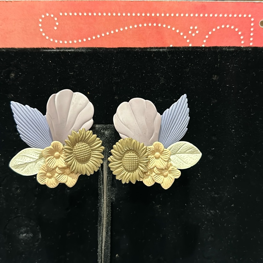 Vintage Flower Button Earrings-Boutique